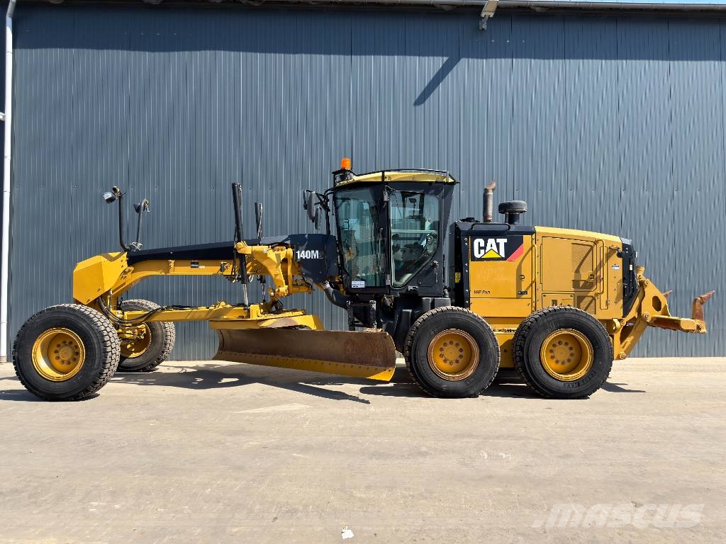 CAT 140M2 Tiehöylät