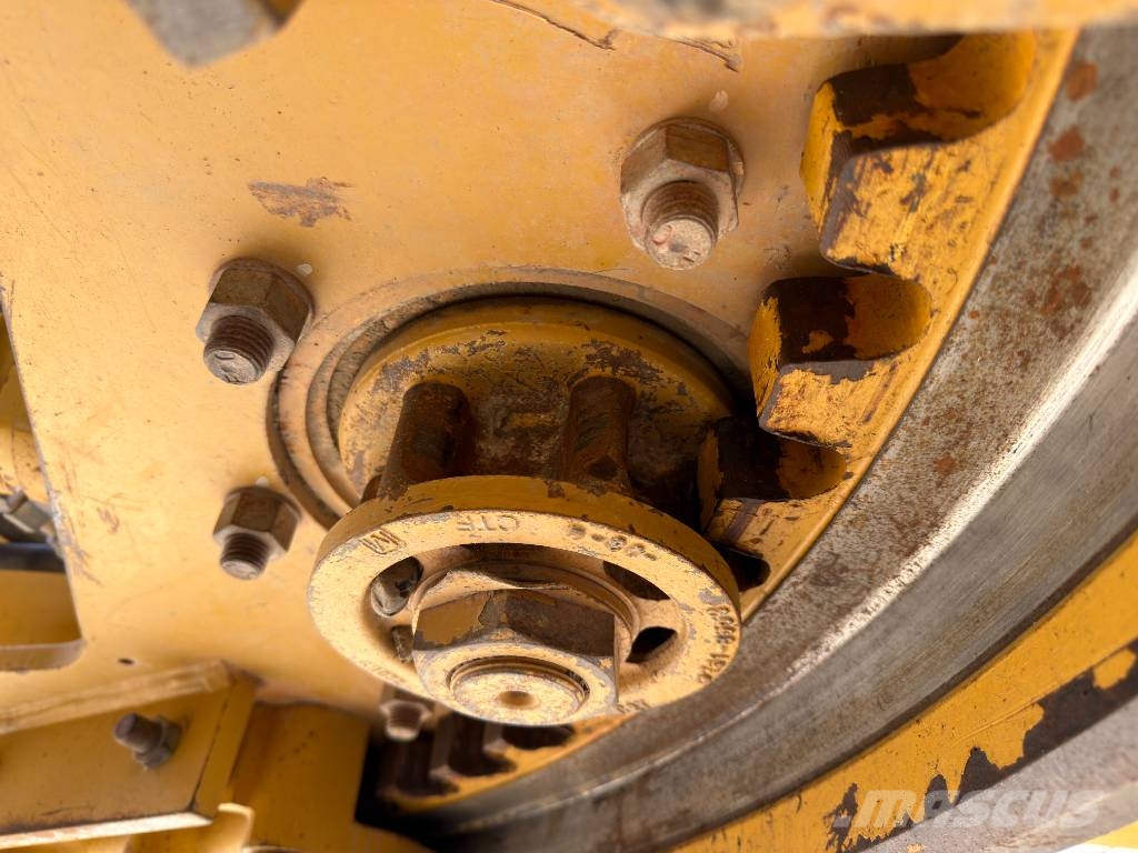 CAT 140M2 Tiehöylät