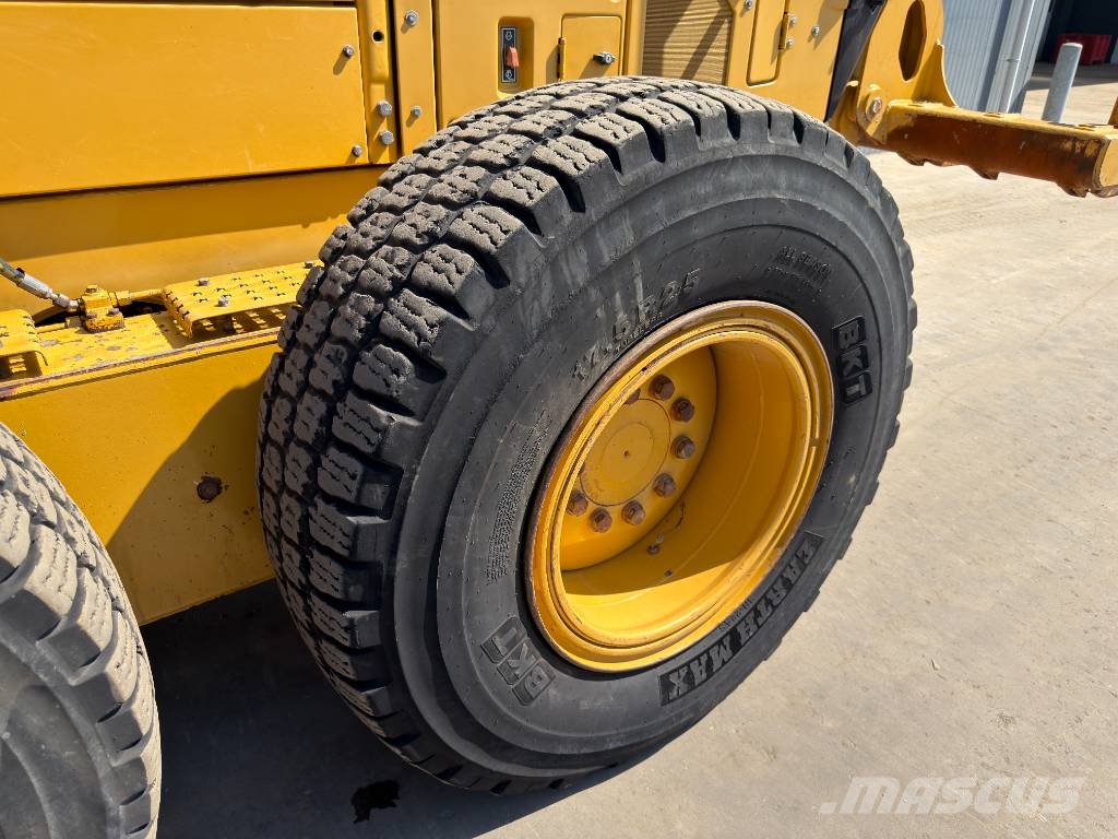 CAT 140M2 Tiehöylät