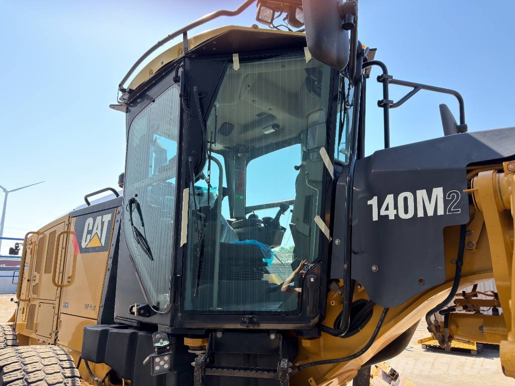 CAT 140M2 Tiehöylät