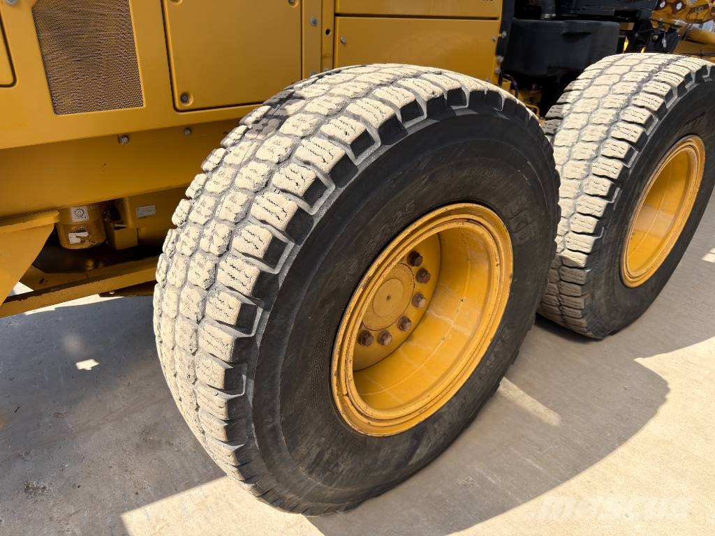 CAT 140M2 Tiehöylät