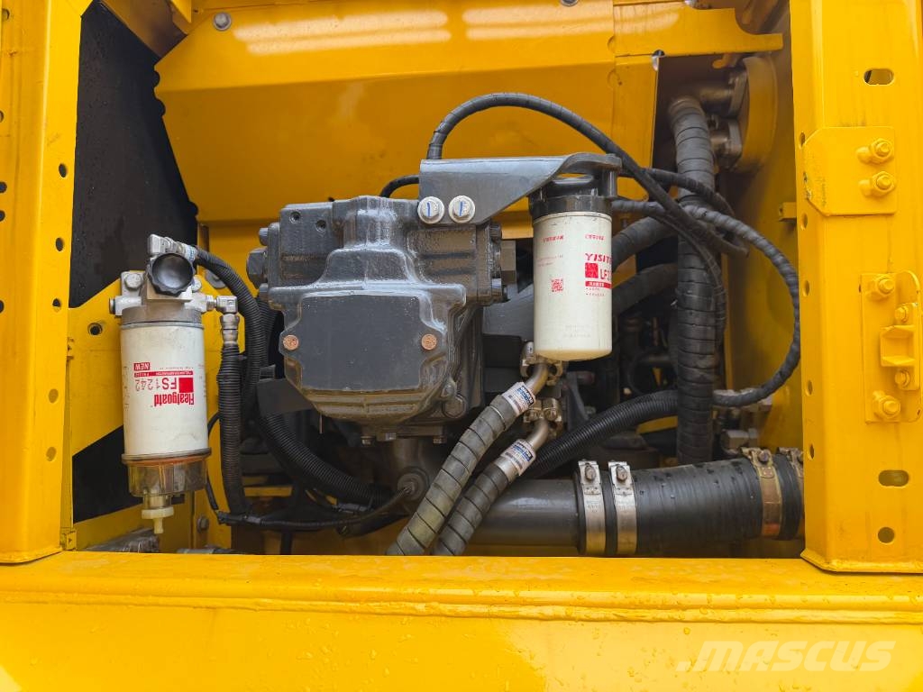 Komatsu PC 220-8   3000 units excavators in stock Raupenbagger