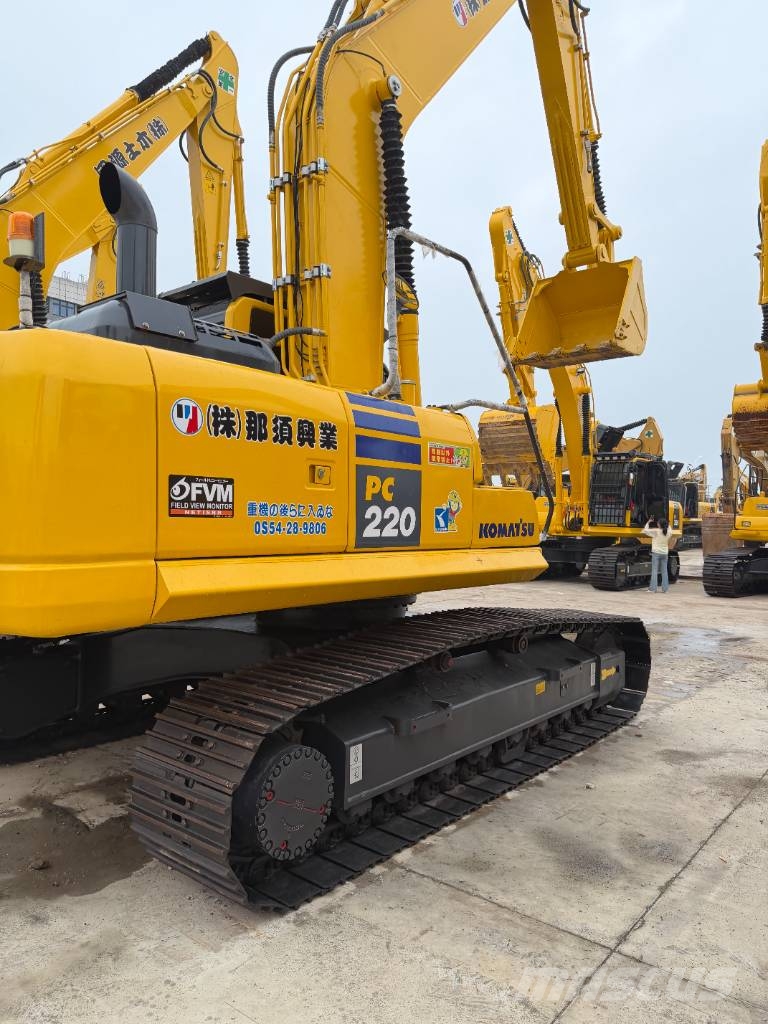 Komatsu PC 220-8   3000 units excavators in stock Raupenbagger