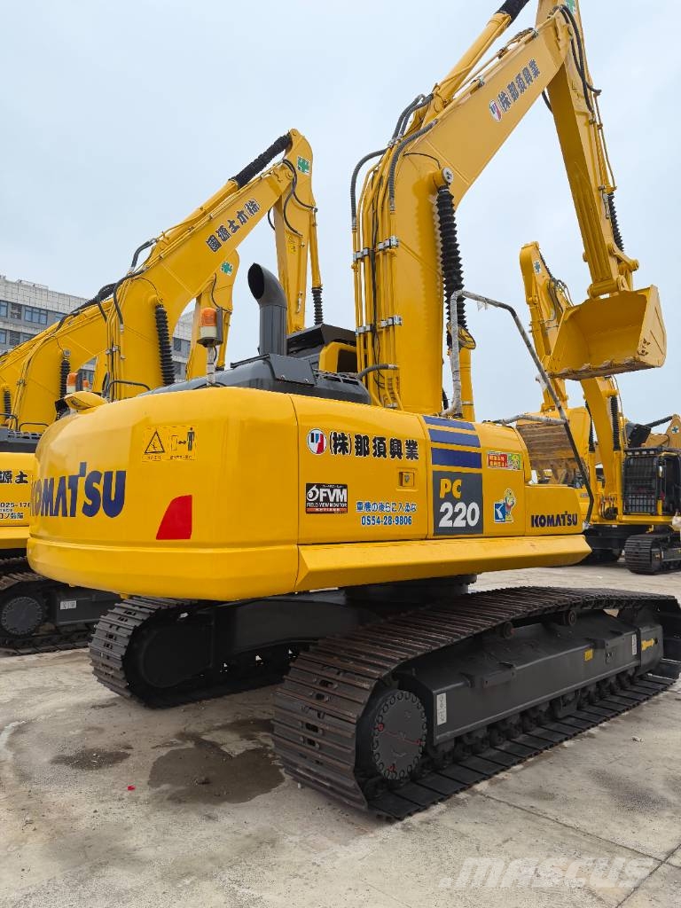 Komatsu PC 220-8   3000 units excavators in stock Raupenbagger