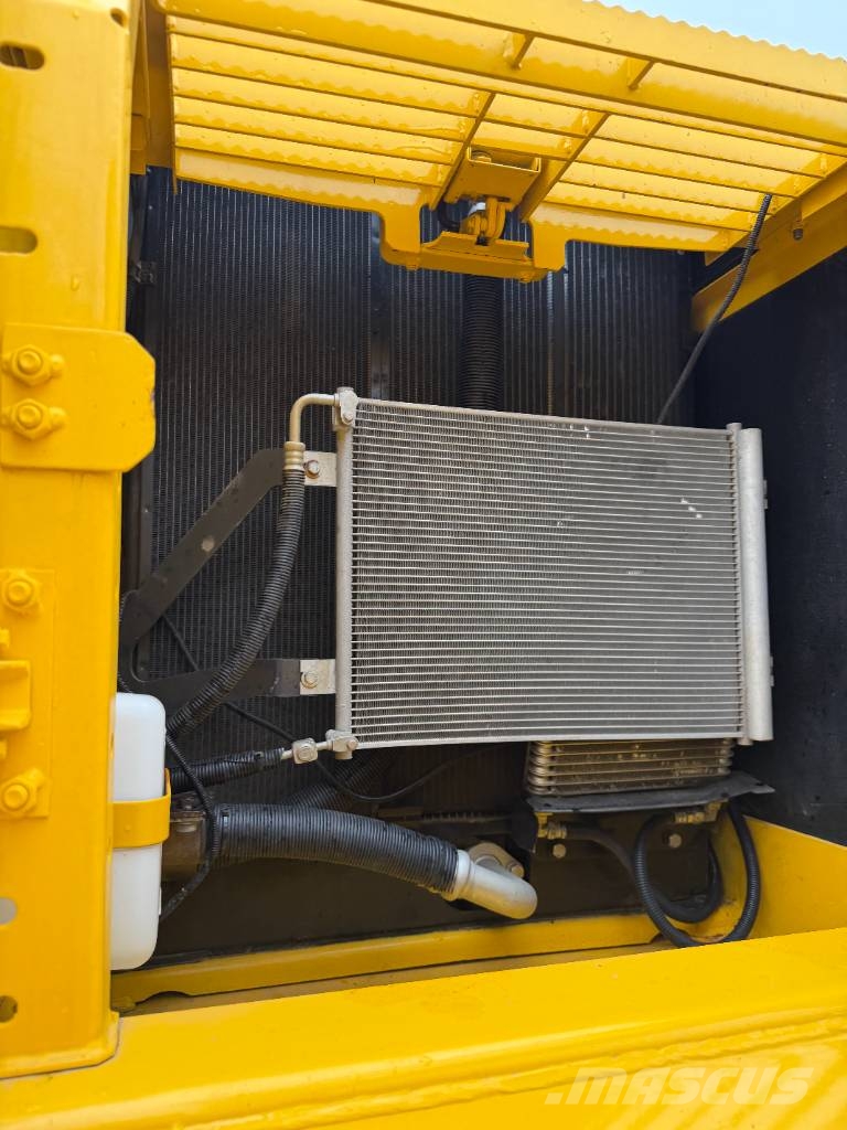 Komatsu PC 220-8   3000 units excavators in stock Raupenbagger