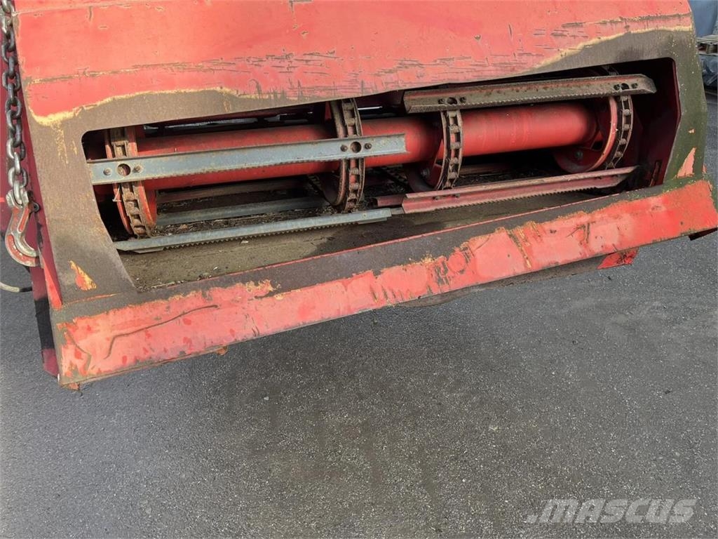 Massey Ferguson Schrägförder Massey Ferguson MF38/40 ملحقات الحصادات