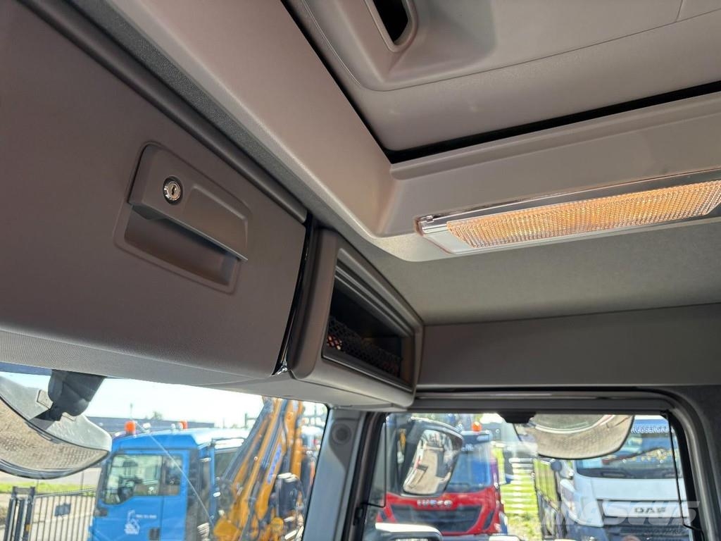 Renault C440 + HMF 2320 K3-- 3X EXT. + REMOTE + HOOK ARM S A/T 크레인