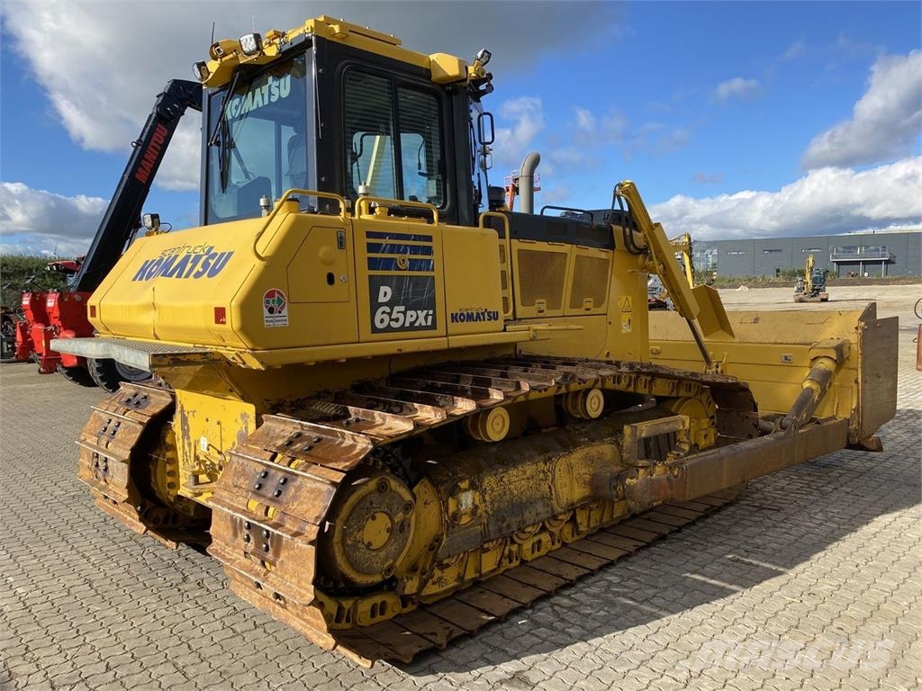Komatsu D65PXI-18EO Buldozer sobre oruga