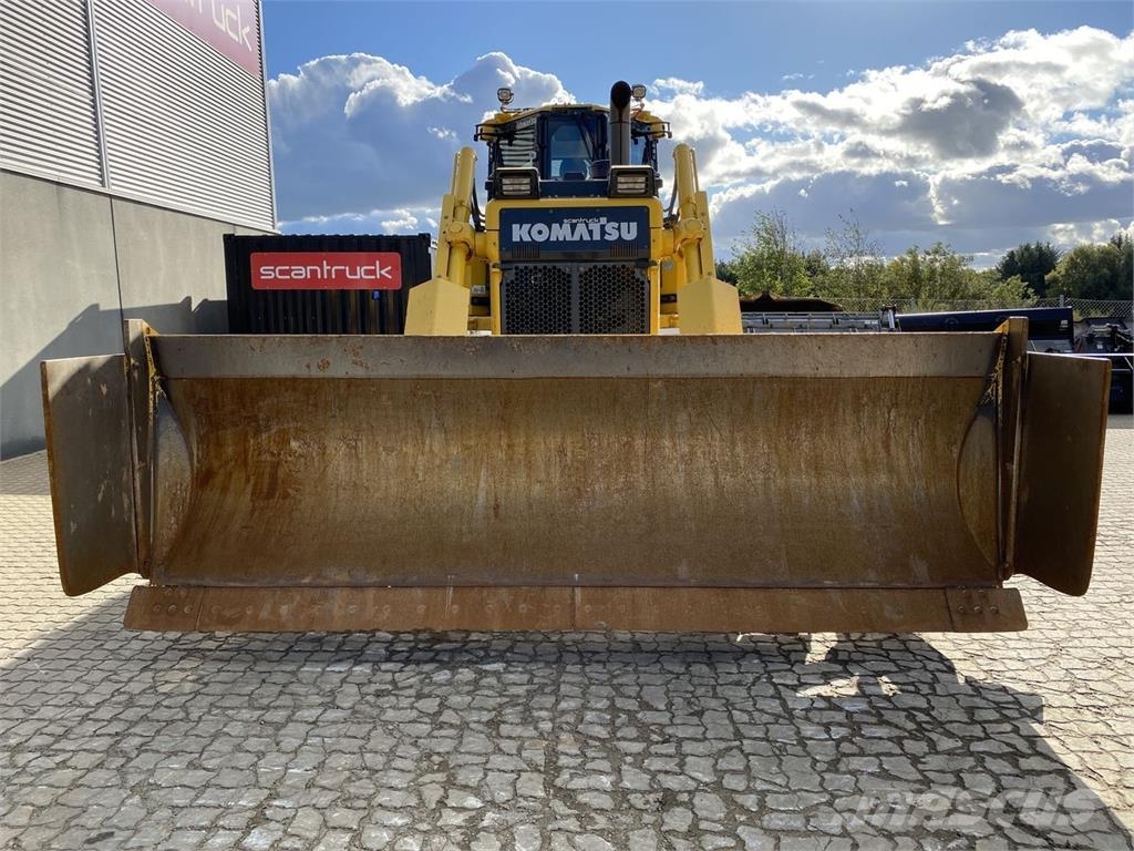 Komatsu D65PXI-18EO Buldozer sobre oruga
