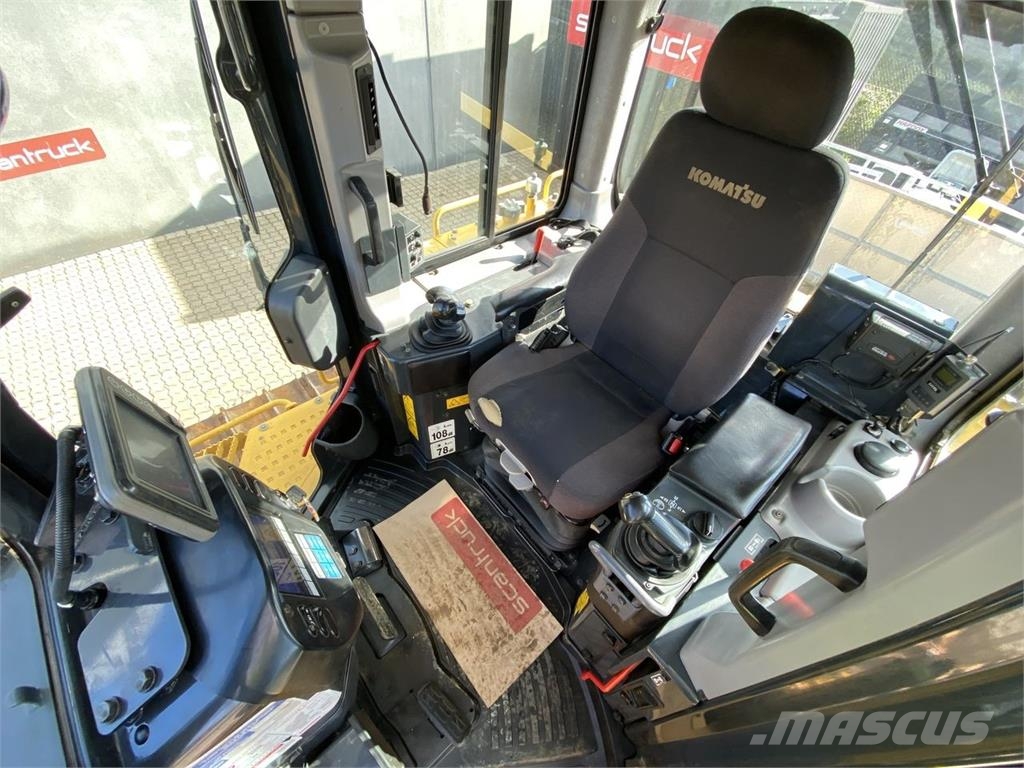 Komatsu D65PXI-18EO Buldozer sobre oruga