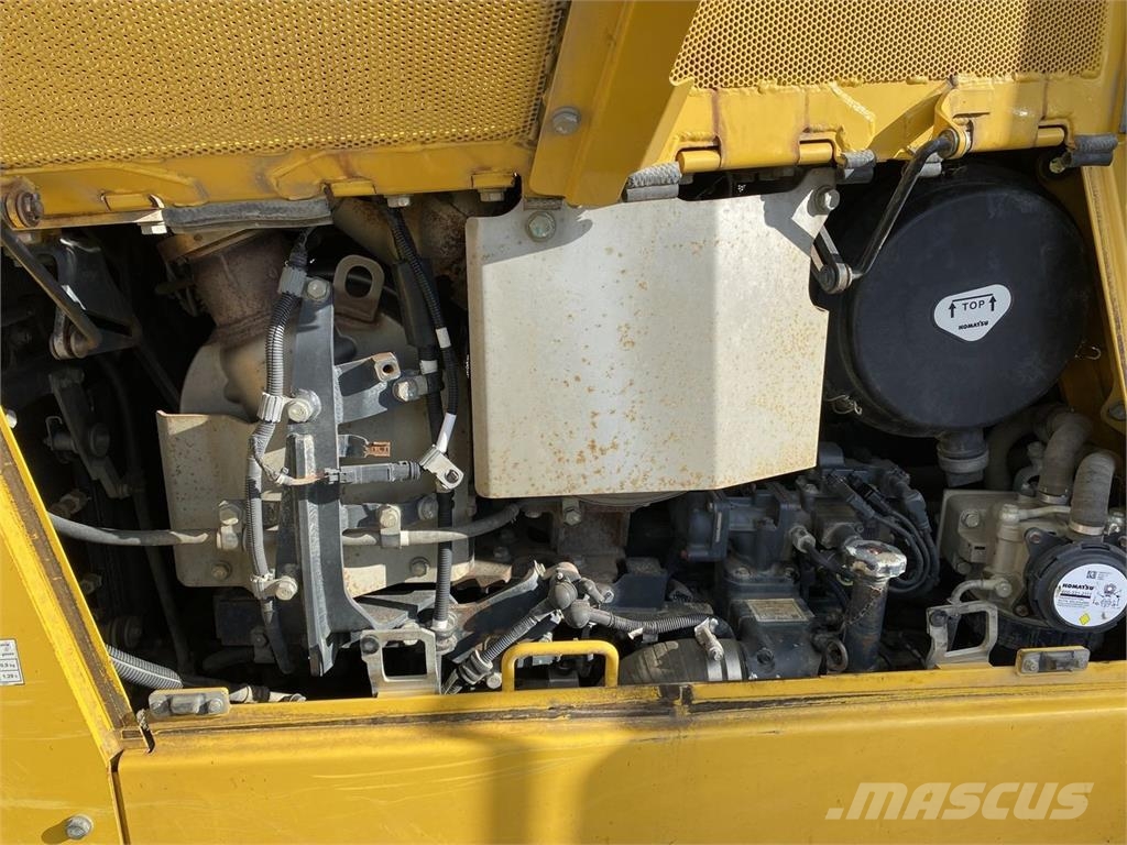 Komatsu D65PXI-18EO Buldozer sobre oruga