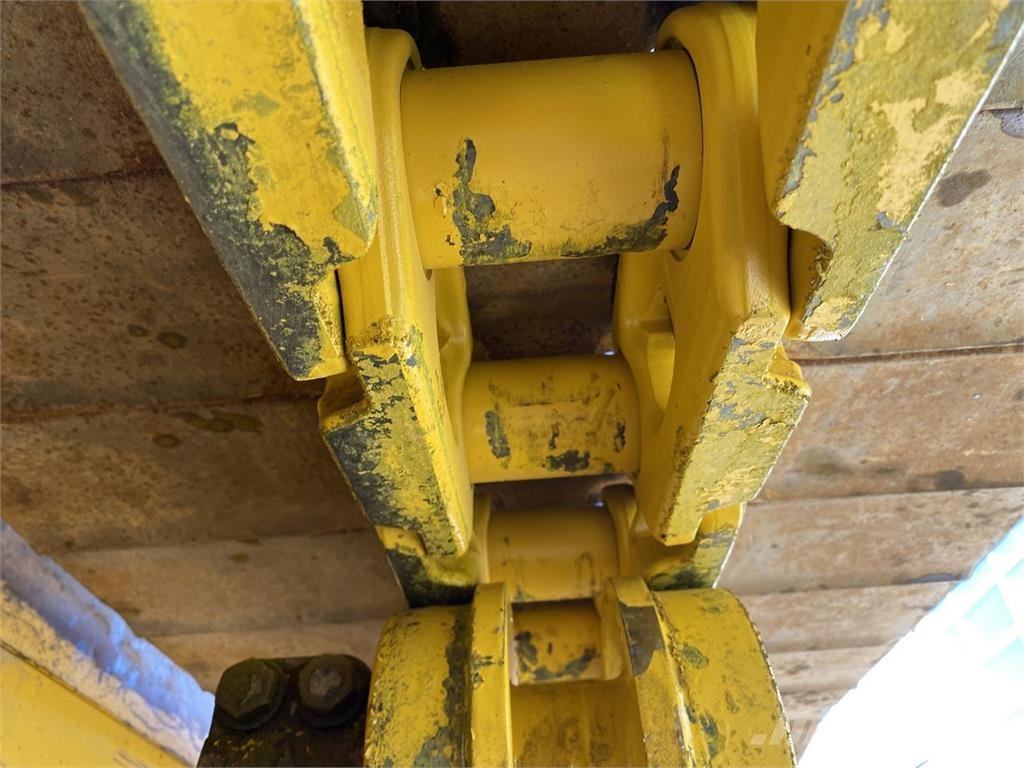 Komatsu D65PXI-18EO Buldozer sobre oruga