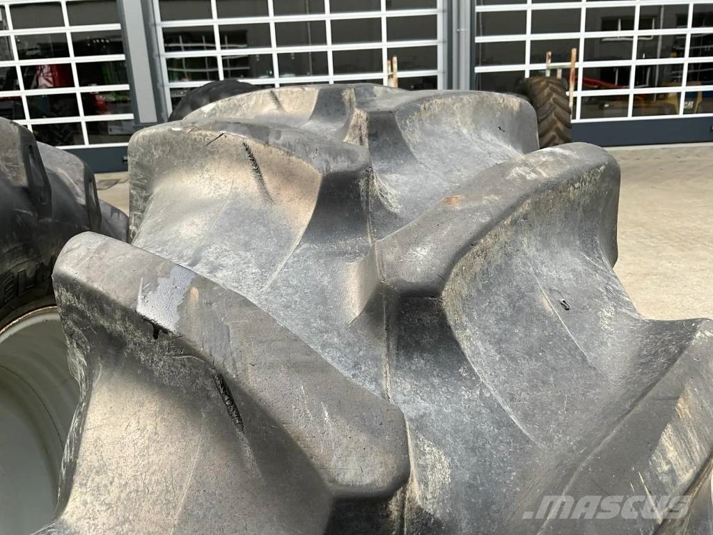 Pirelli 520/70 R38 op velg Dekk, hjul og felger