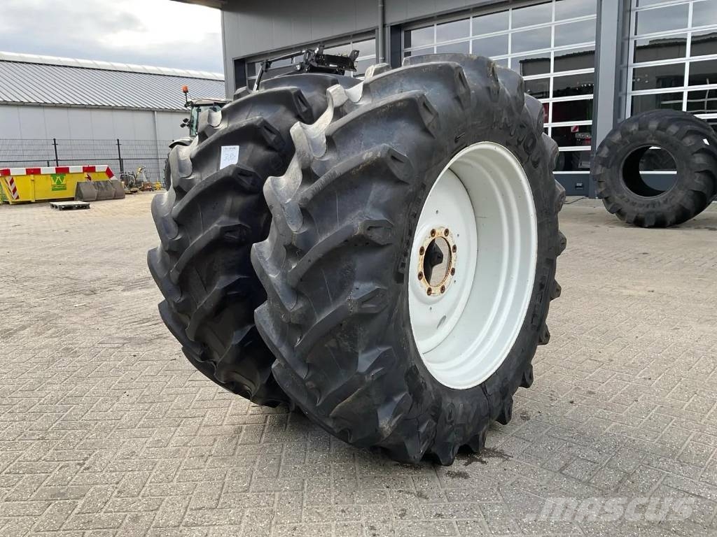 Pirelli 520/70 R38 op velg Dekk, hjul og felger