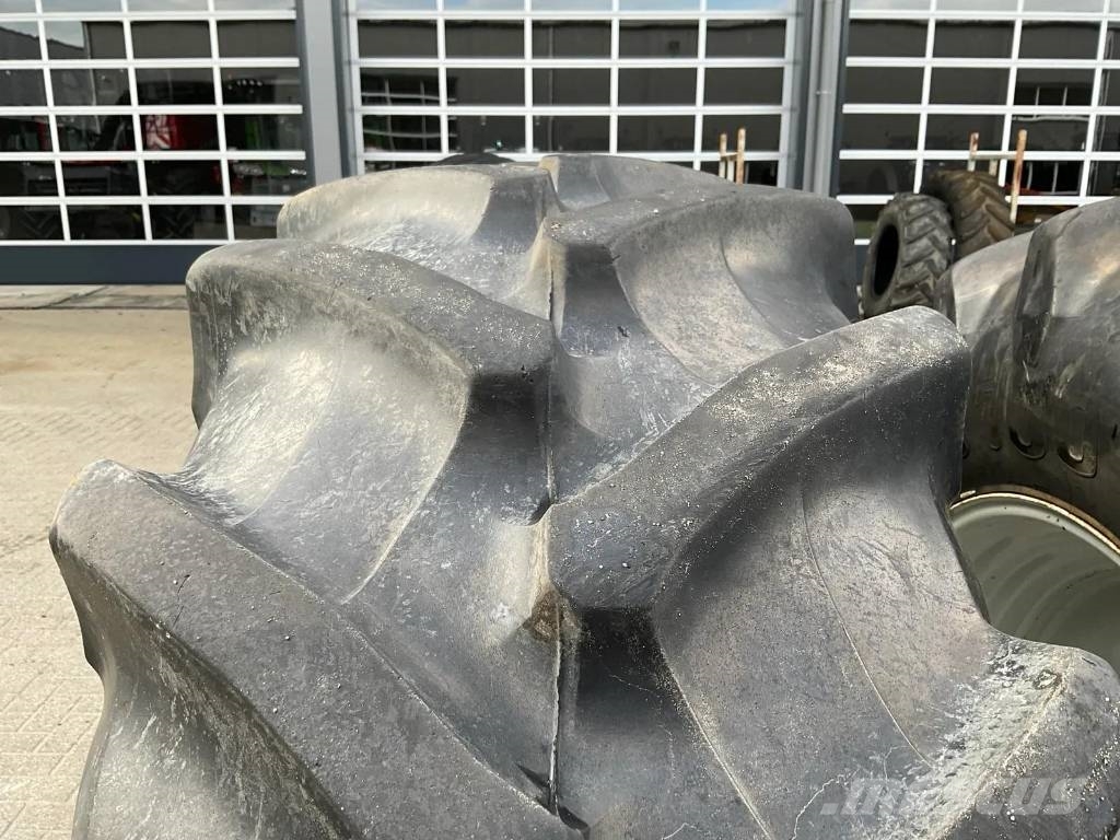 Pirelli 520/70 R38 op velg Dekk, hjul og felger