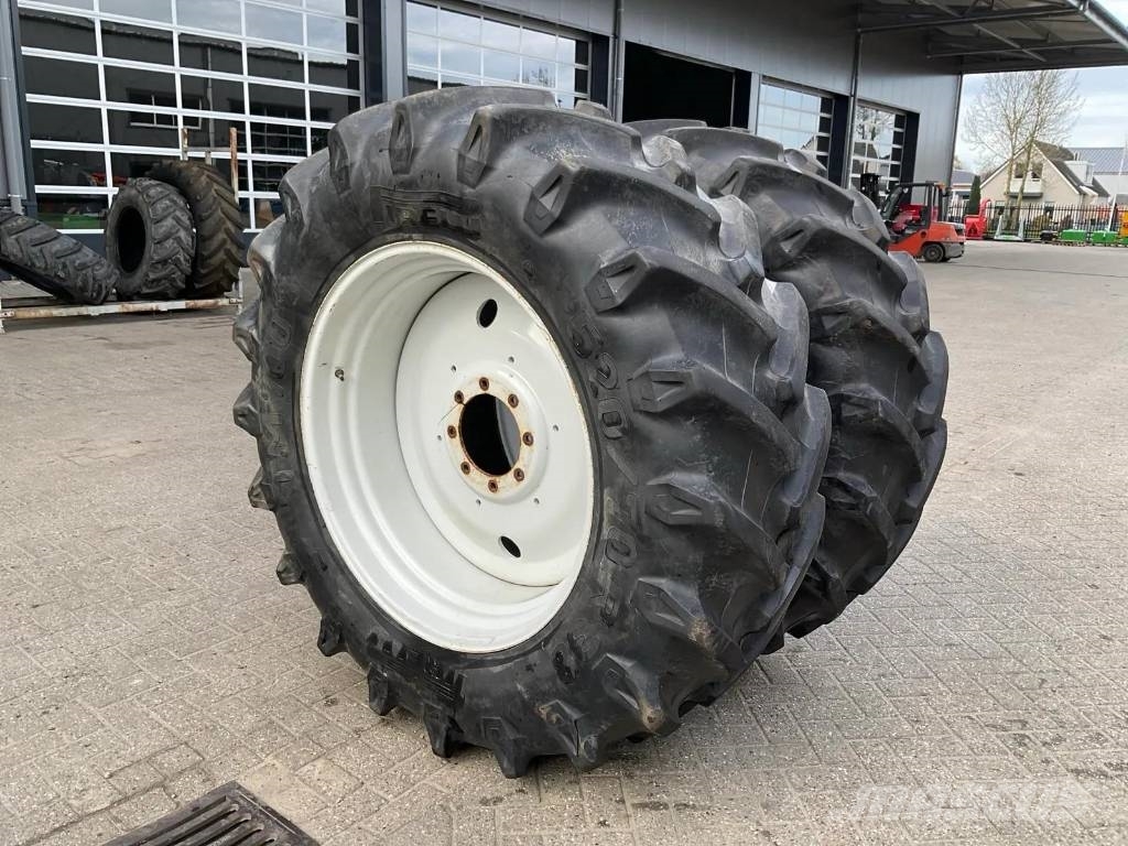Pirelli 520/70 R38 op velg Dekk, hjul og felger
