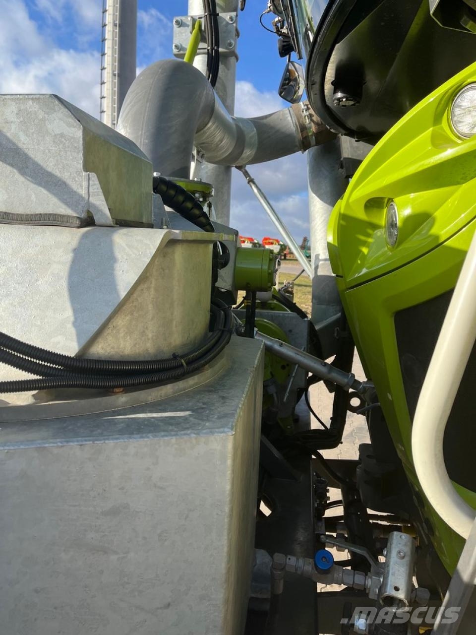 CLAAS Xerion 4200 Saddle Trac Tractoren