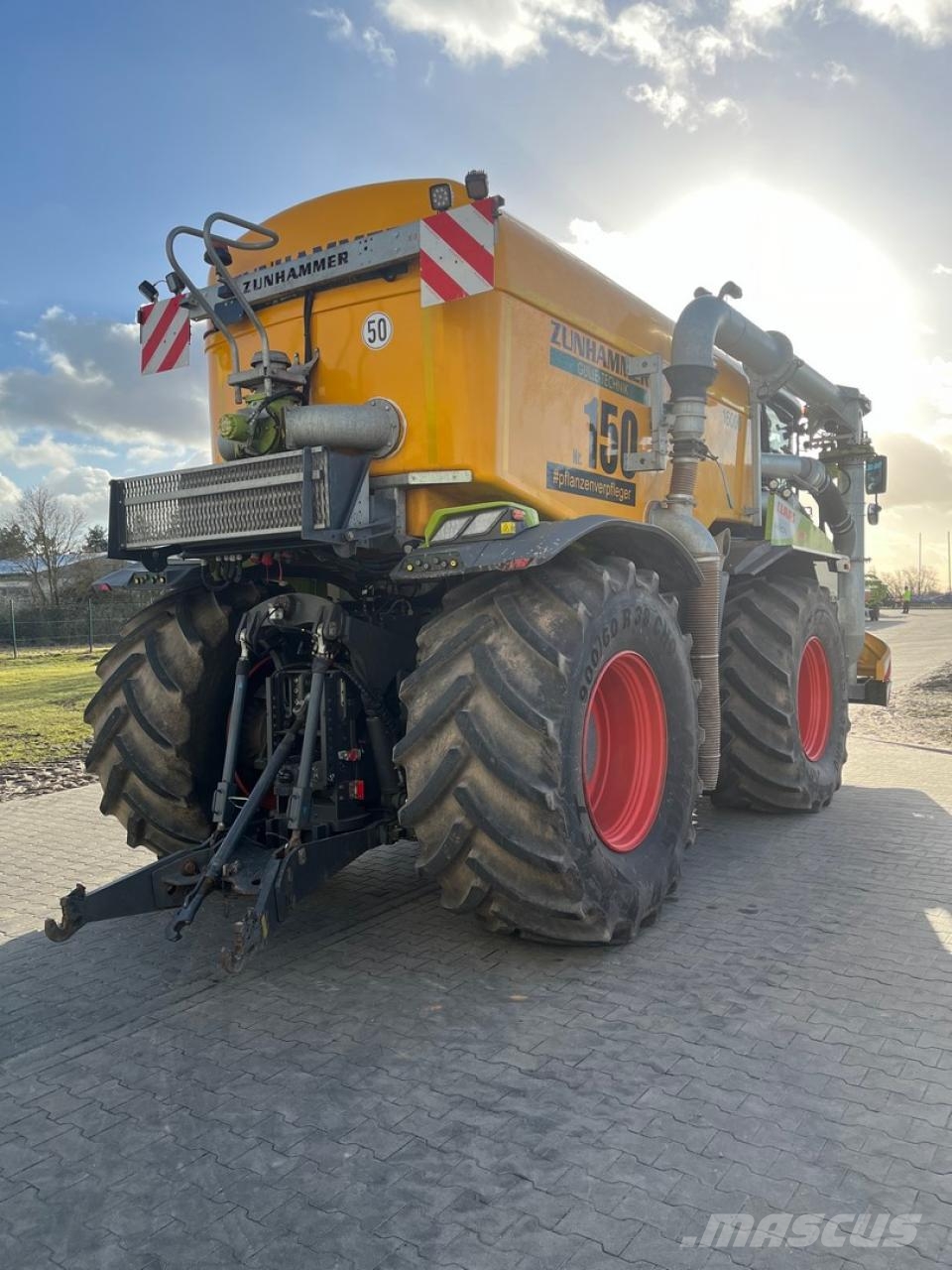 CLAAS Xerion 4200 Saddle Trac Tractoren