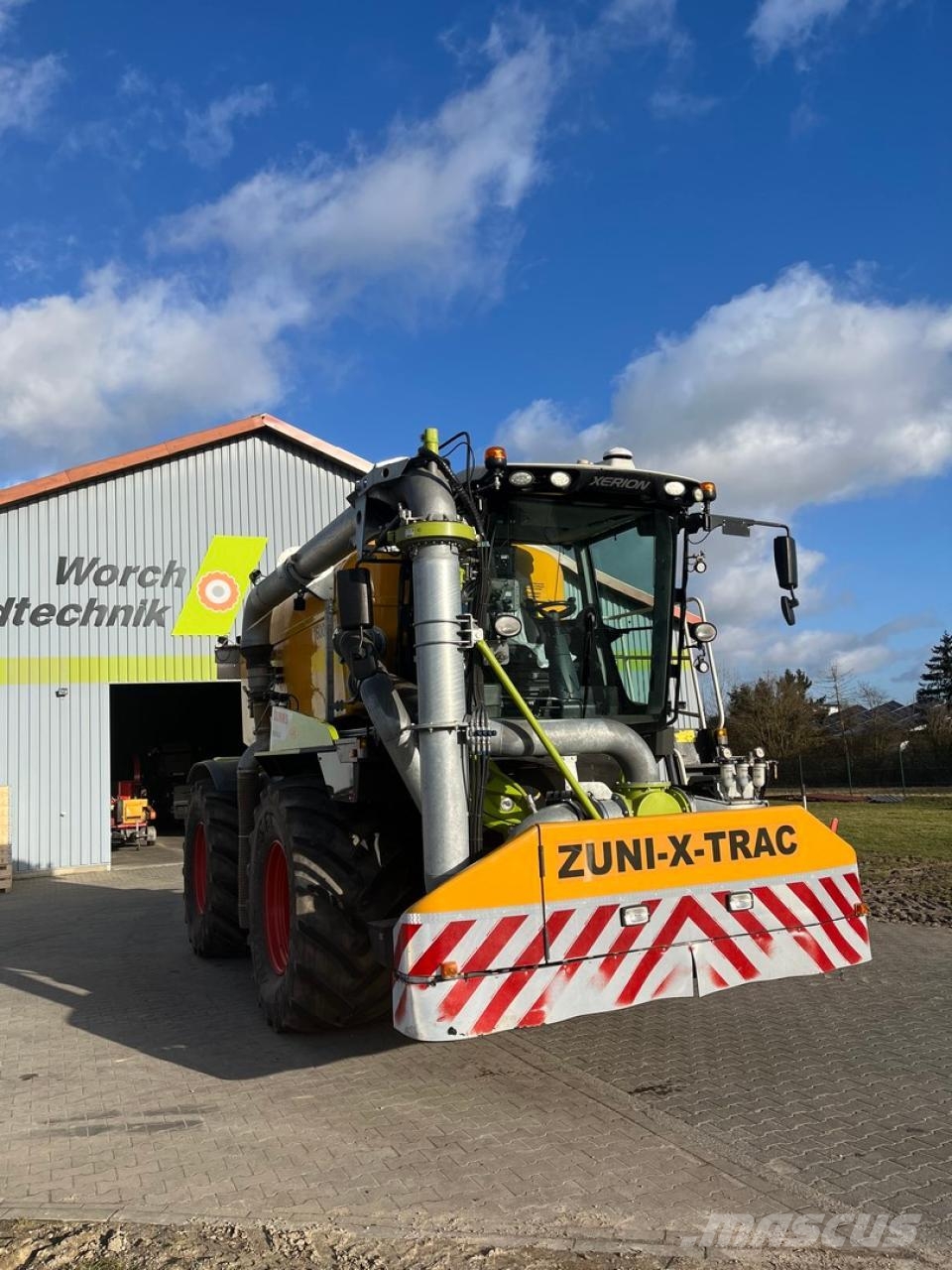 CLAAS Xerion 4200 Saddle Trac Tractoren