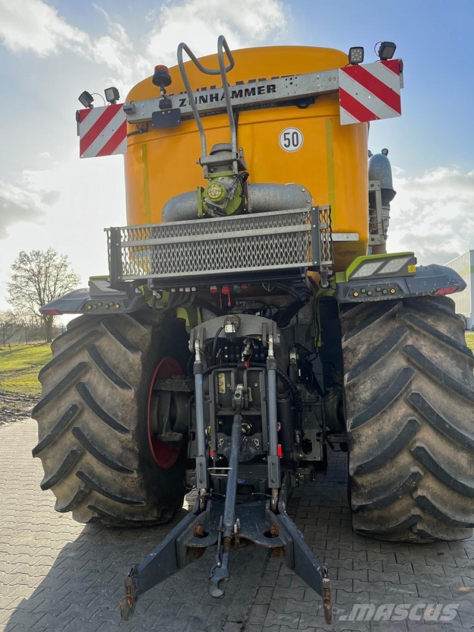 CLAAS Xerion 4200 Saddle Trac Tractoren