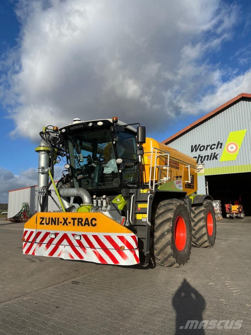 CLAAS Xerion 4200 Saddle Trac Tractoren
