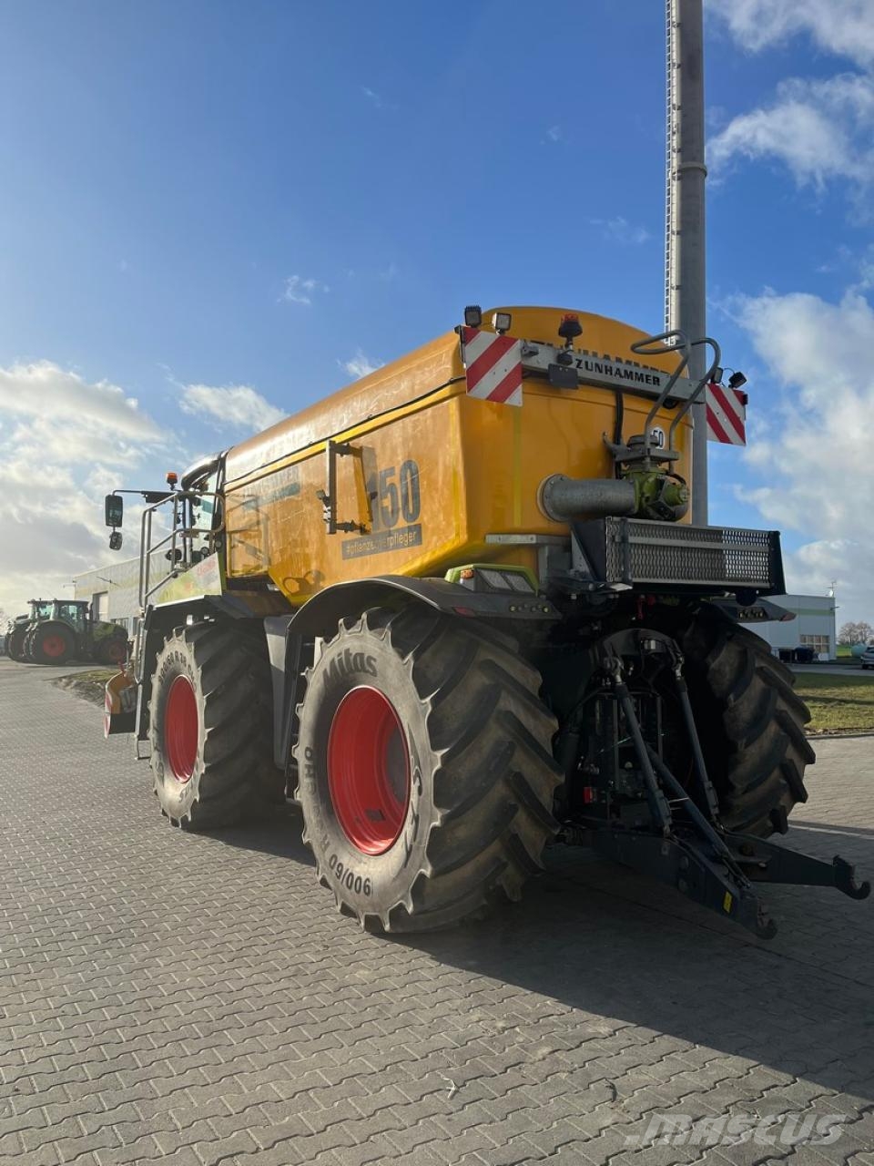 CLAAS Xerion 4200 Saddle Trac Tractoren