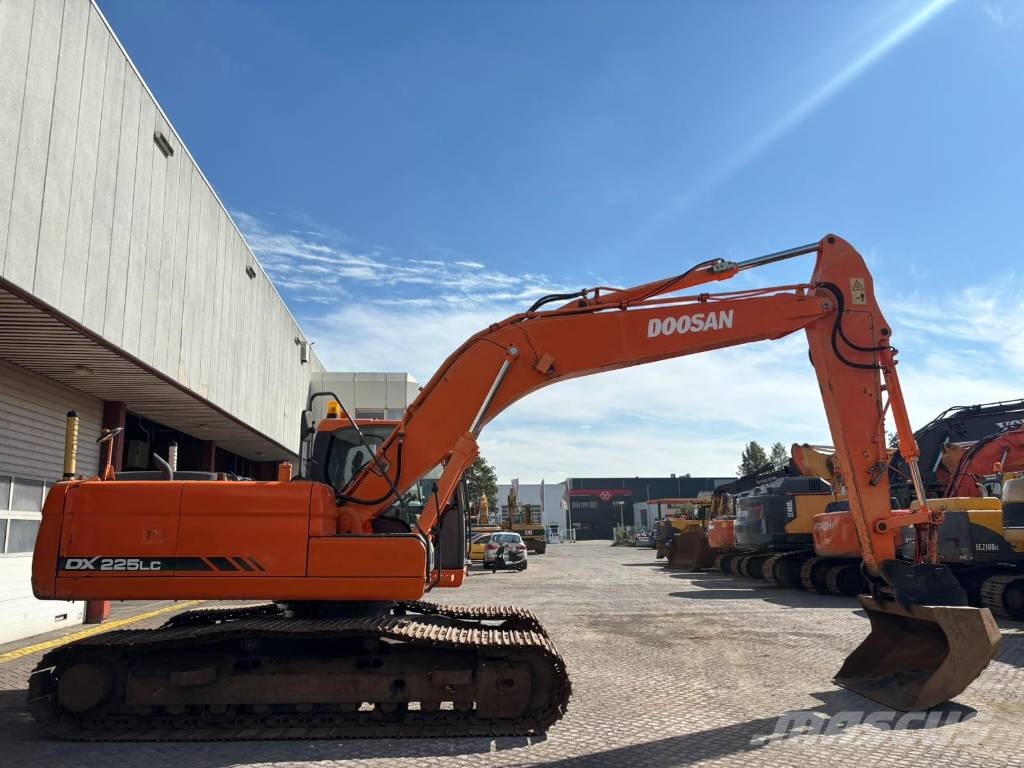 Doosan DX 225 LC Crawler excavators