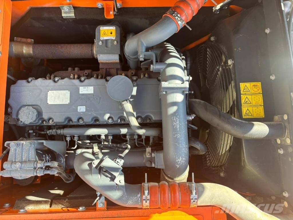 Doosan DX 225 LC Crawler excavators