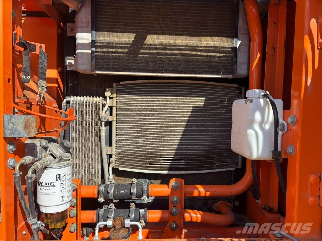 Doosan DX 225 LC Crawler excavators