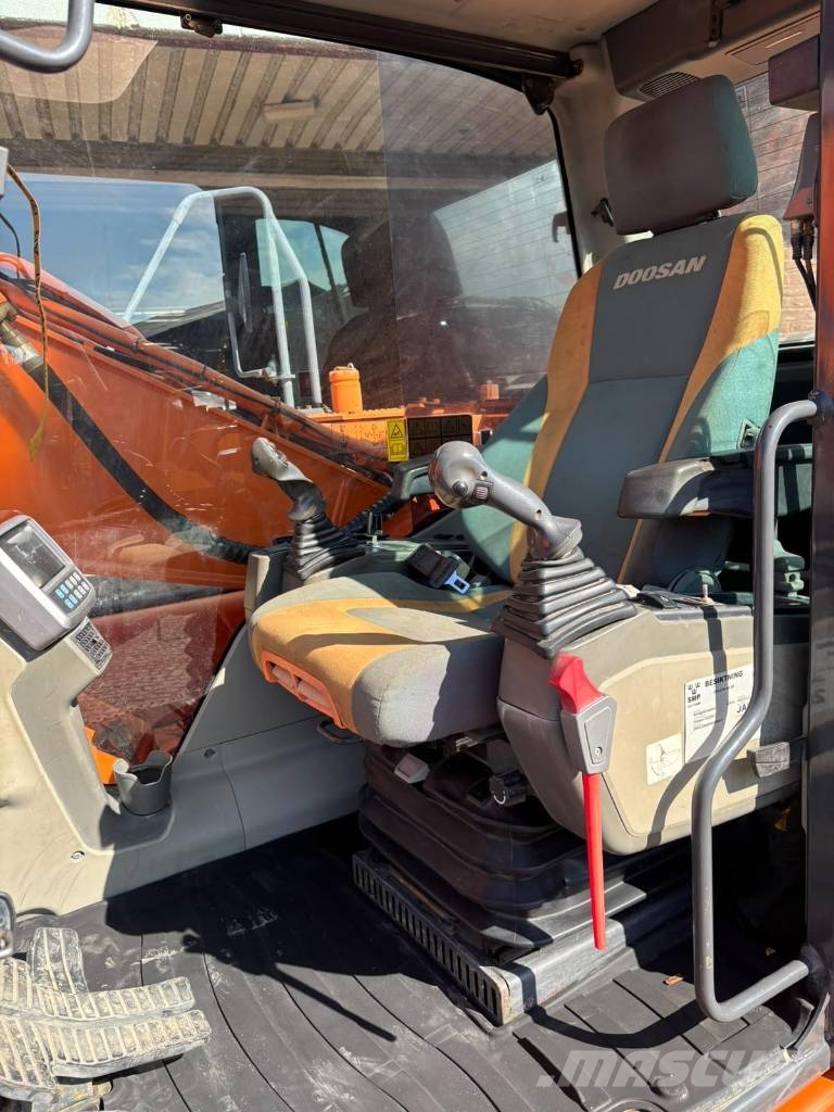 Doosan DX 225 LC Crawler excavators