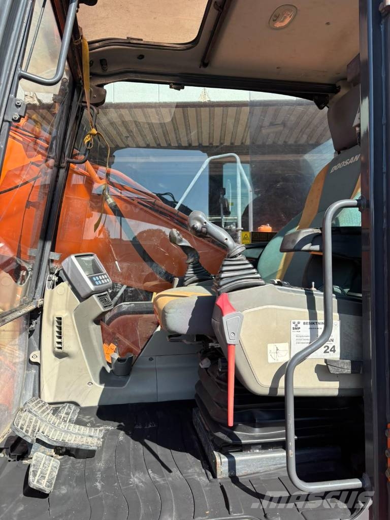 Doosan DX 225 LC Crawler excavators