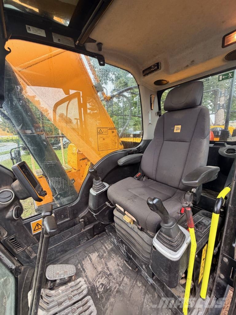 JCB JS 220 Rupsgraafmachines