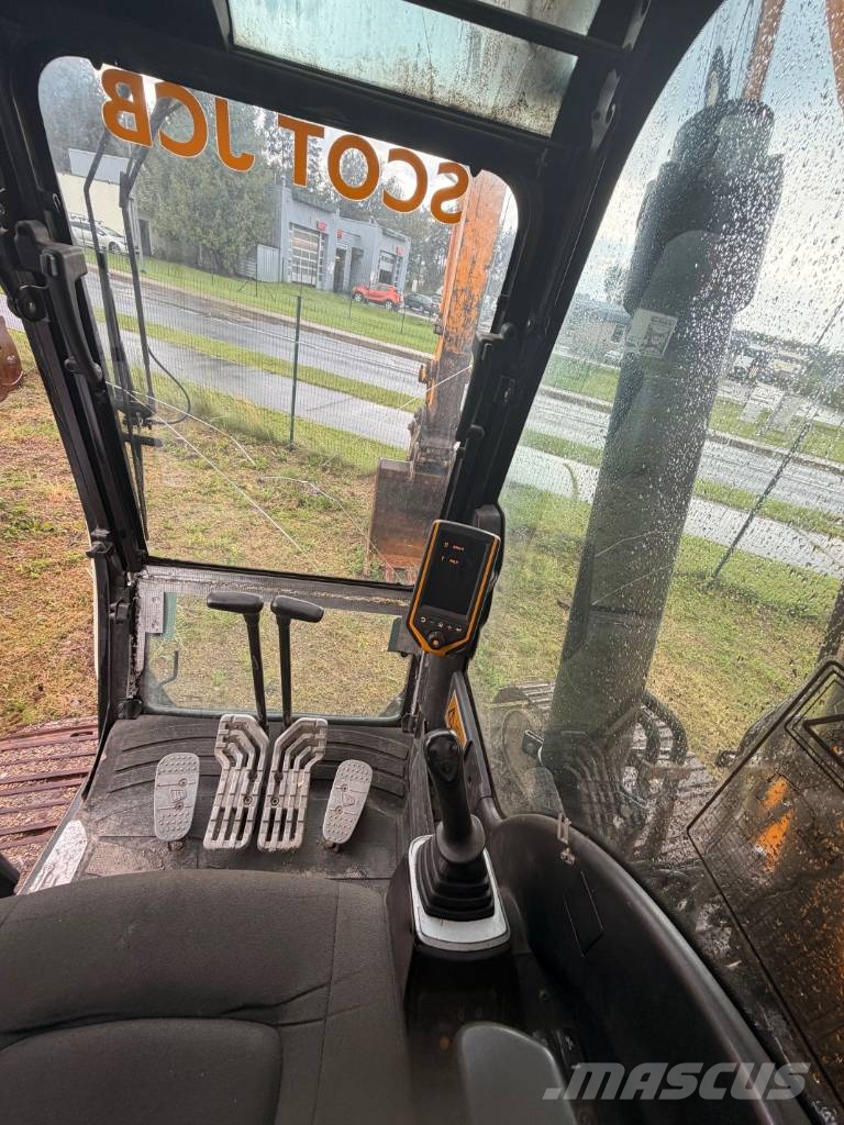 JCB JS 220 Rupsgraafmachines