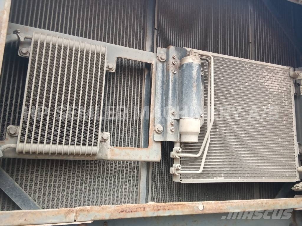 Hitachi ZX300LC-6 Bageri guseničari