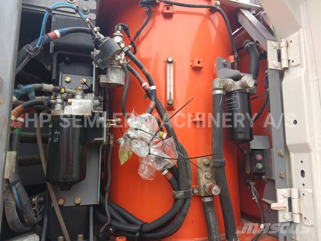 Hitachi ZX300LC-6 Bageri guseničari