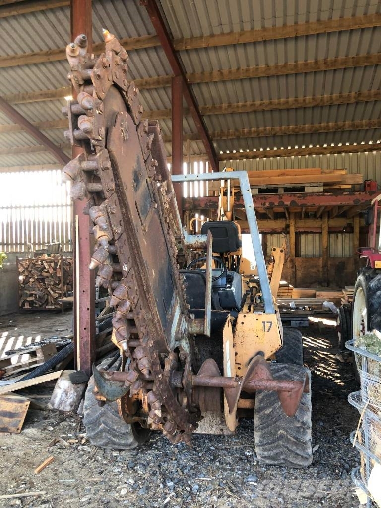 CASE 560 Trencher with Front mounted Excavator Траншеекопатели