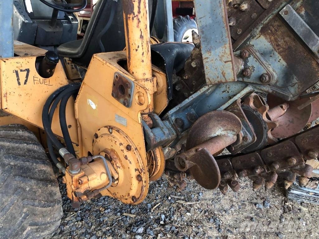 CASE 560 Trencher with Front mounted Excavator Траншеекопатели