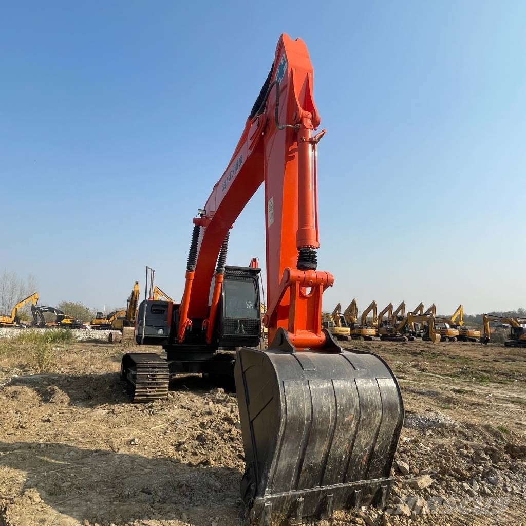 Hitachi ZX 210 حفارات زحافة