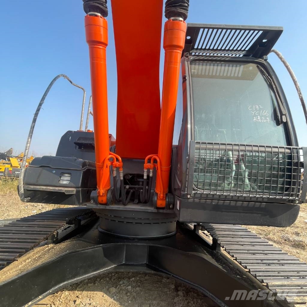 Hitachi ZX 210 حفارات زحافة