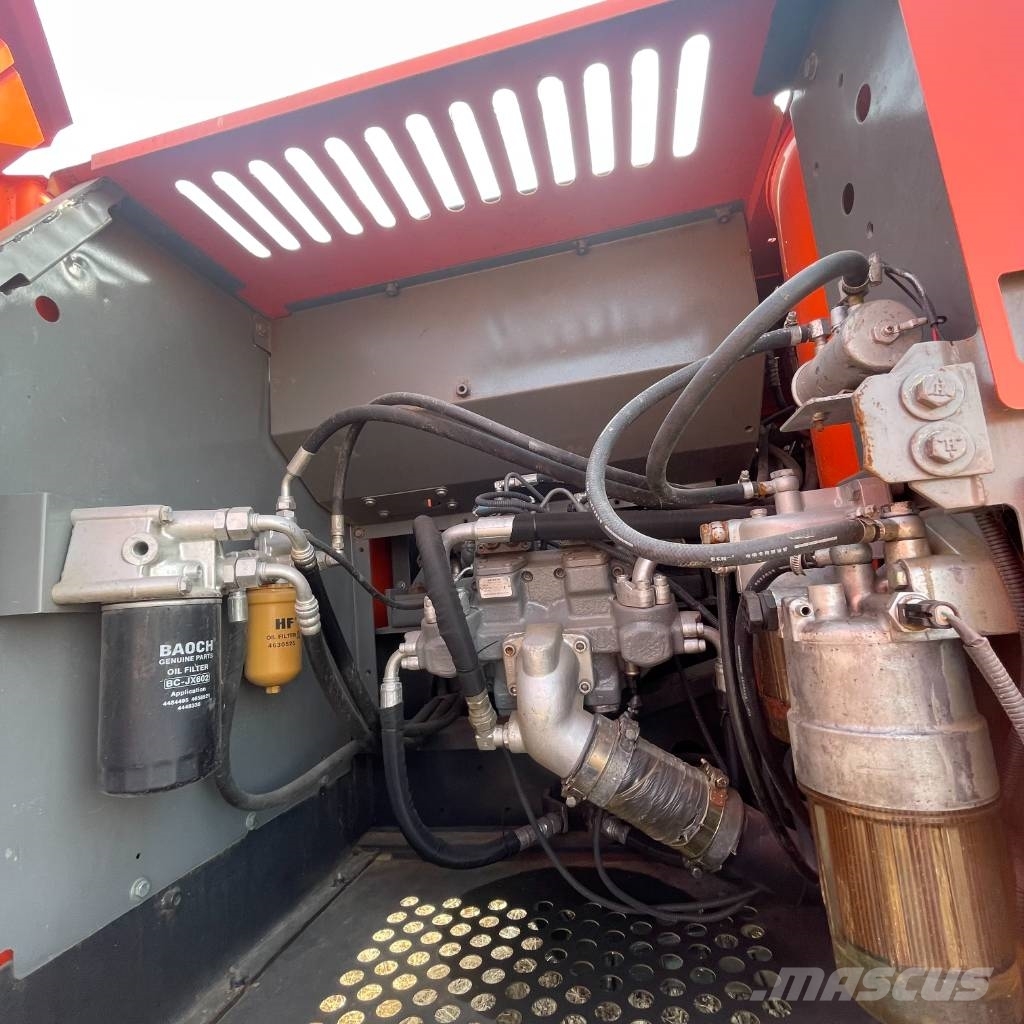 Hitachi ZX 210 حفارات زحافة