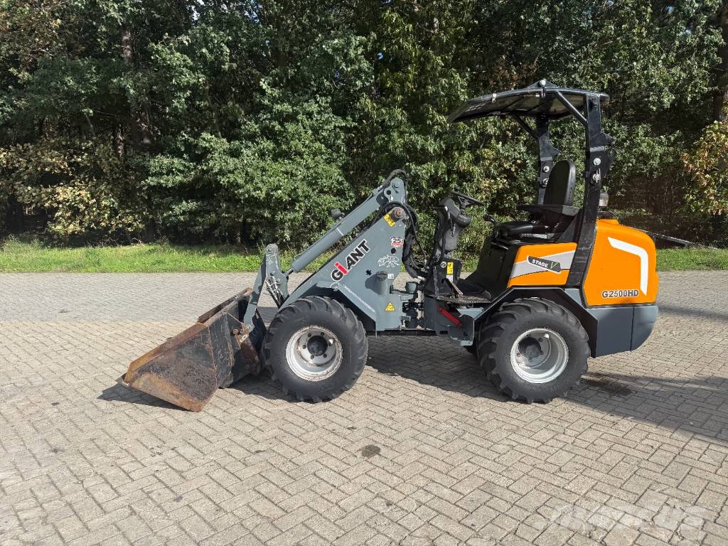GiANT G 2500 미니 로더
