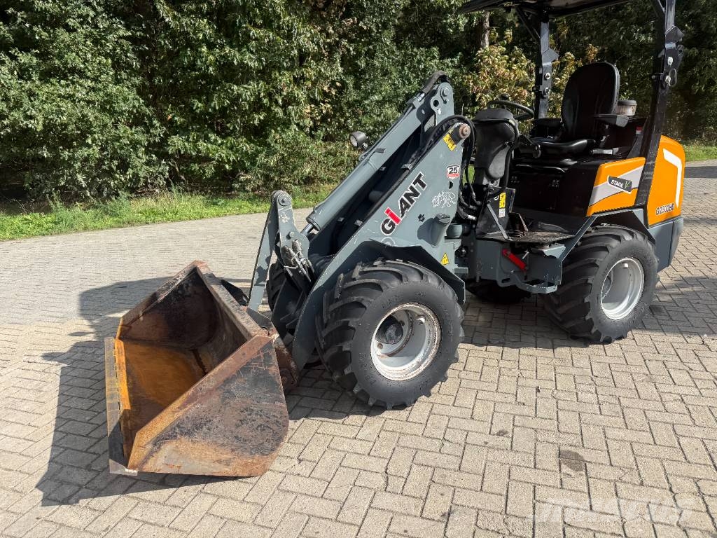 GiANT G 2500 미니 로더