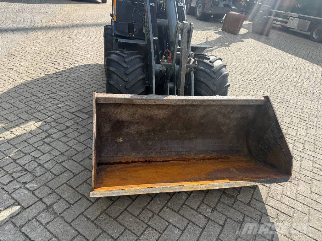GiANT G 2500 미니 로더