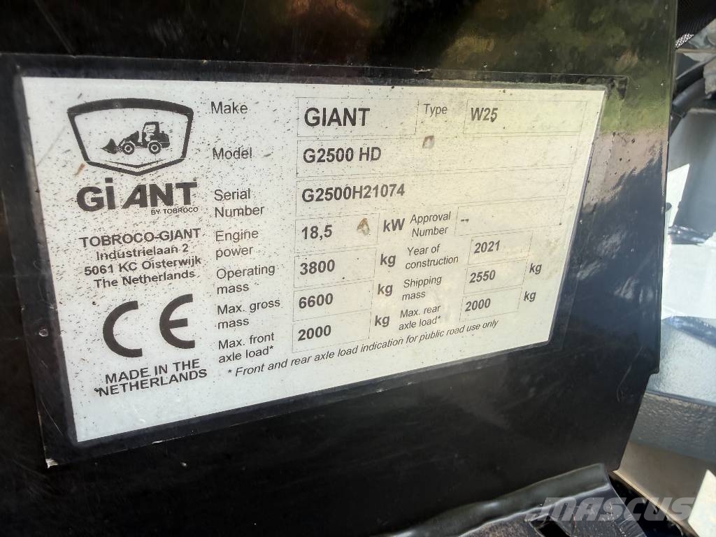 GiANT G 2500 미니 로더