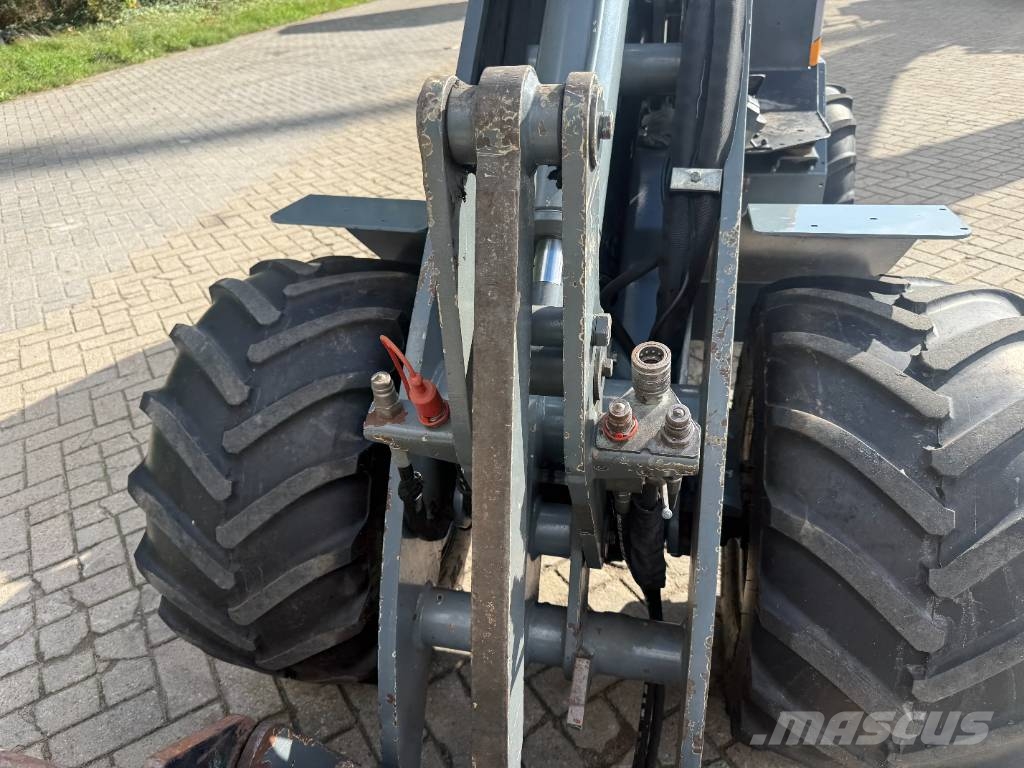 GiANT G 2500 미니 로더