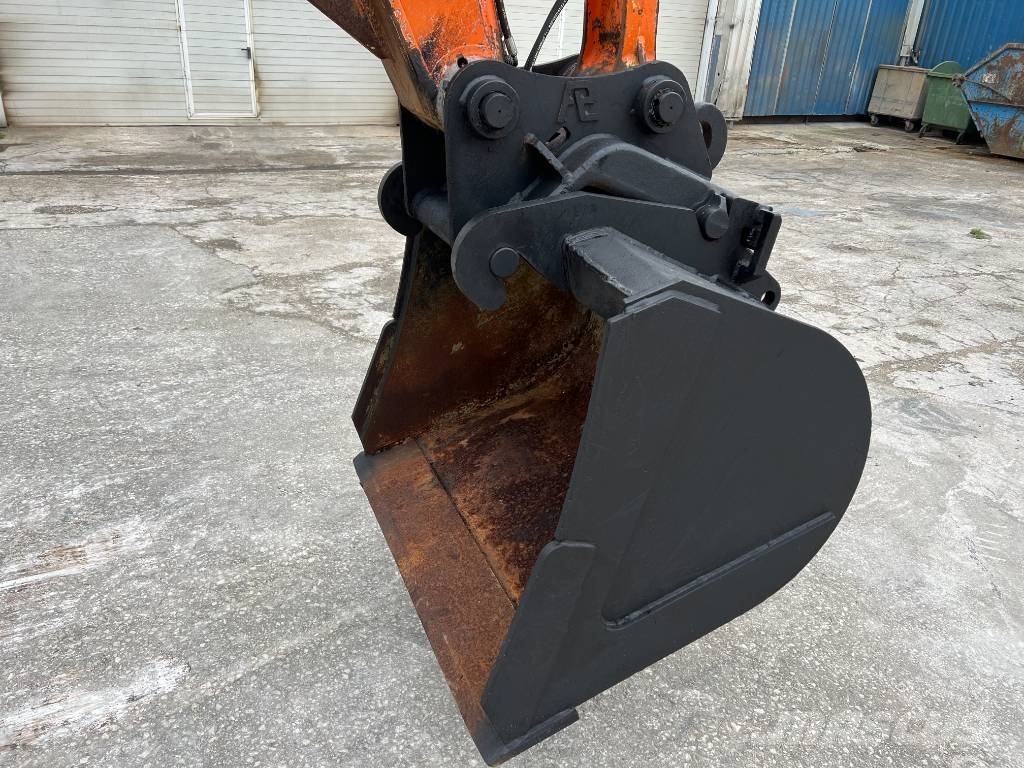 Hitachi ZX 135 US Pásová rýpadla