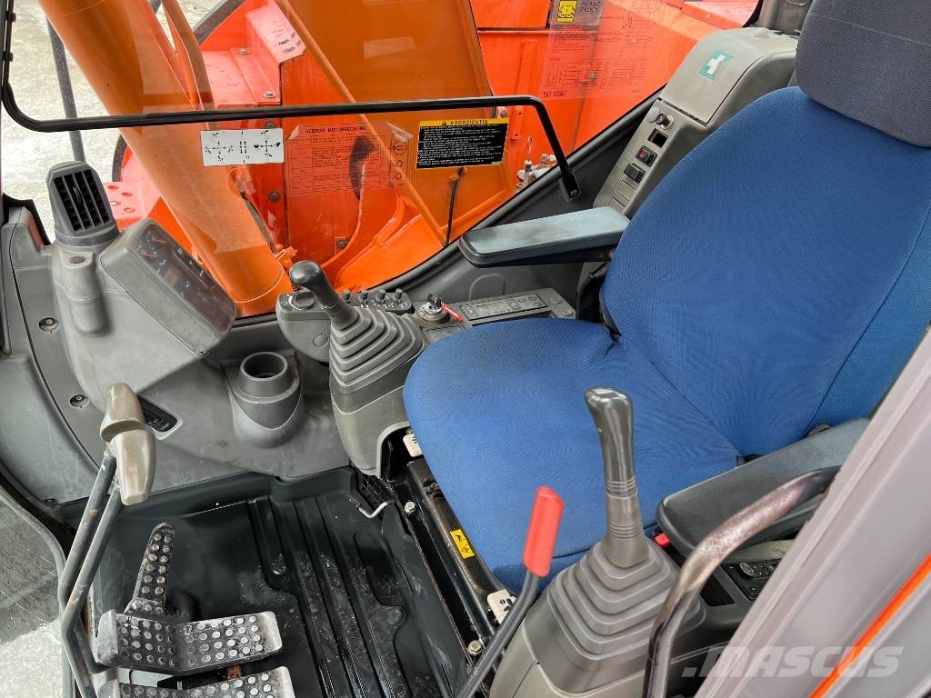 Hitachi ZX 135 US Pásová rýpadla