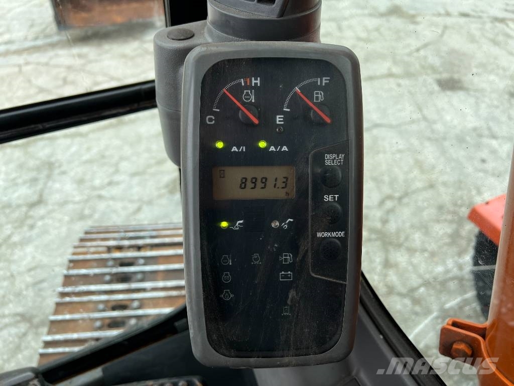 Hitachi ZX 135 US Pásová rýpadla