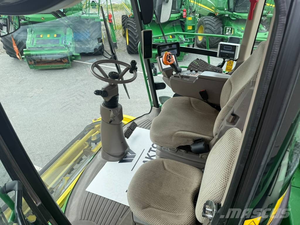 John Deere 8300i علافات ذاتية الدفع