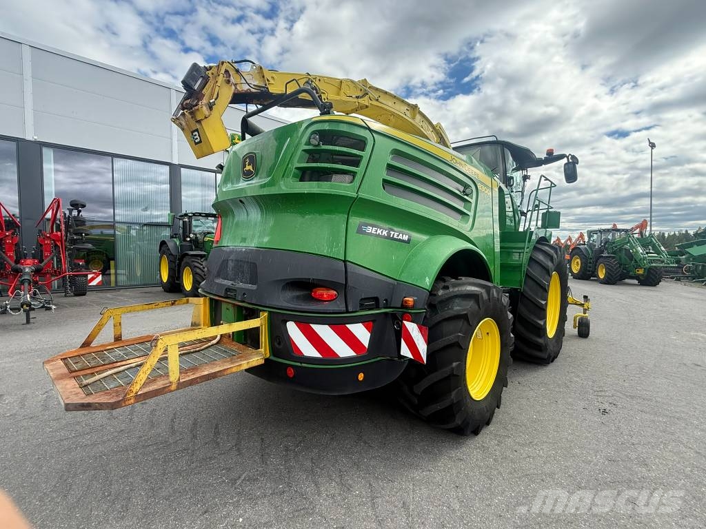 John Deere 8300i علافات ذاتية الدفع